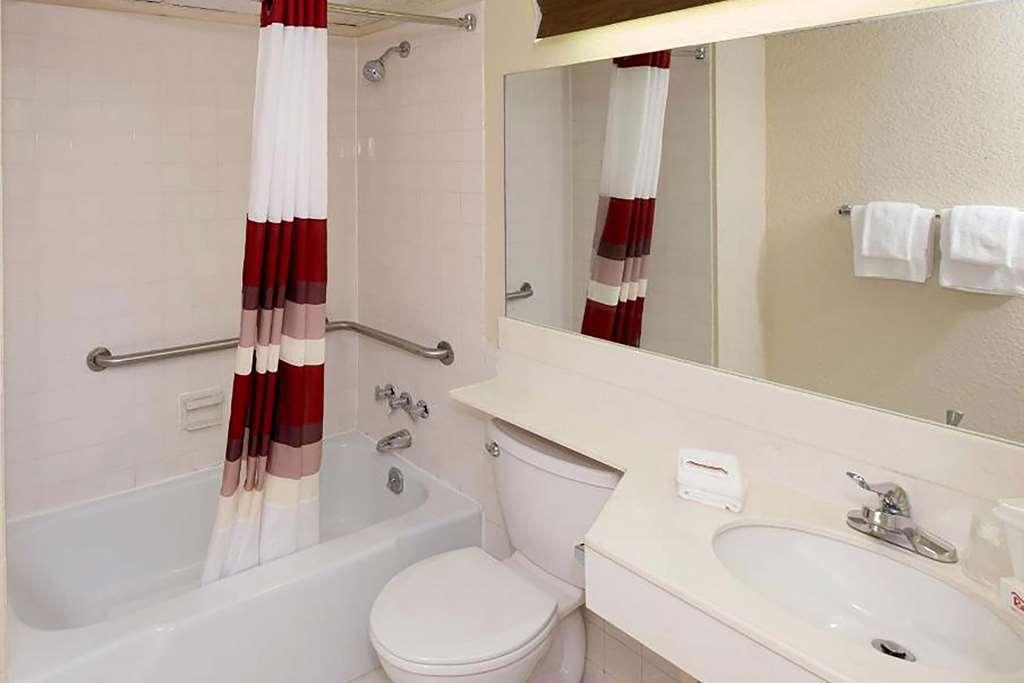 Days Inn By Wyndham Williamsport Room photo